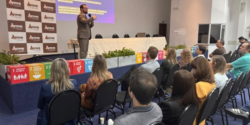 Servidores do Samae participam de encontro sobre soluções e compras compartilhadas