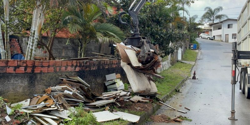 Samae orienta sobre descarte correto de móveis na coleta de volumosos