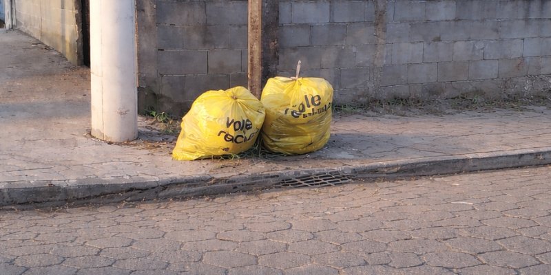 Violar a embalagem amarela é crime