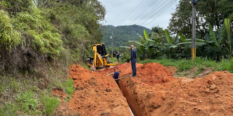 Obra de substituição de rede prepara ligação com novo reservatório da ETA IV
