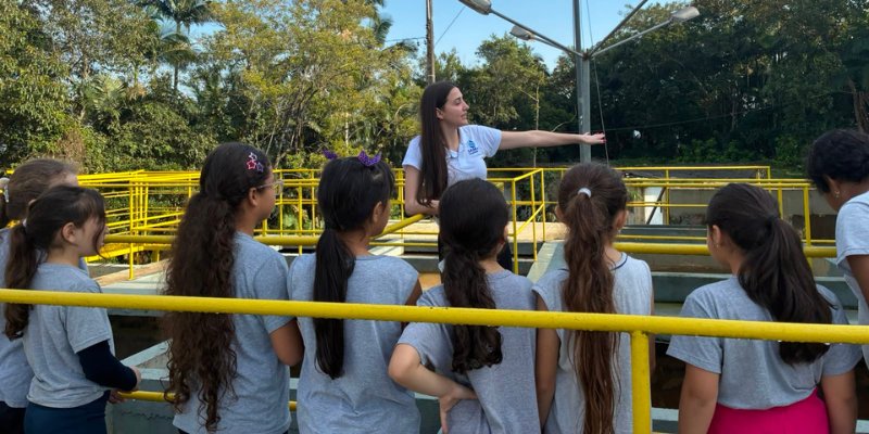 Uma aula diferente: crianças conhecem de perto o tratamento de água em Gaspar
